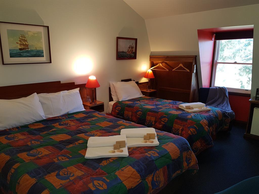 Admiral Stirling Motel