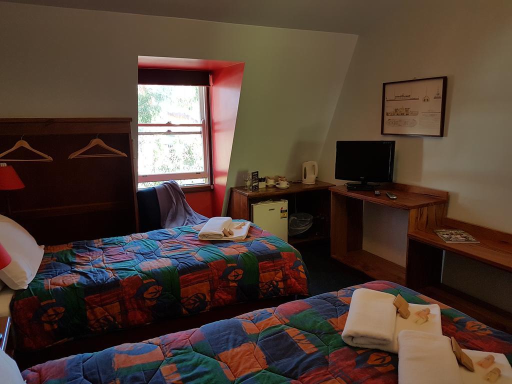 Admiral Stirling Motel