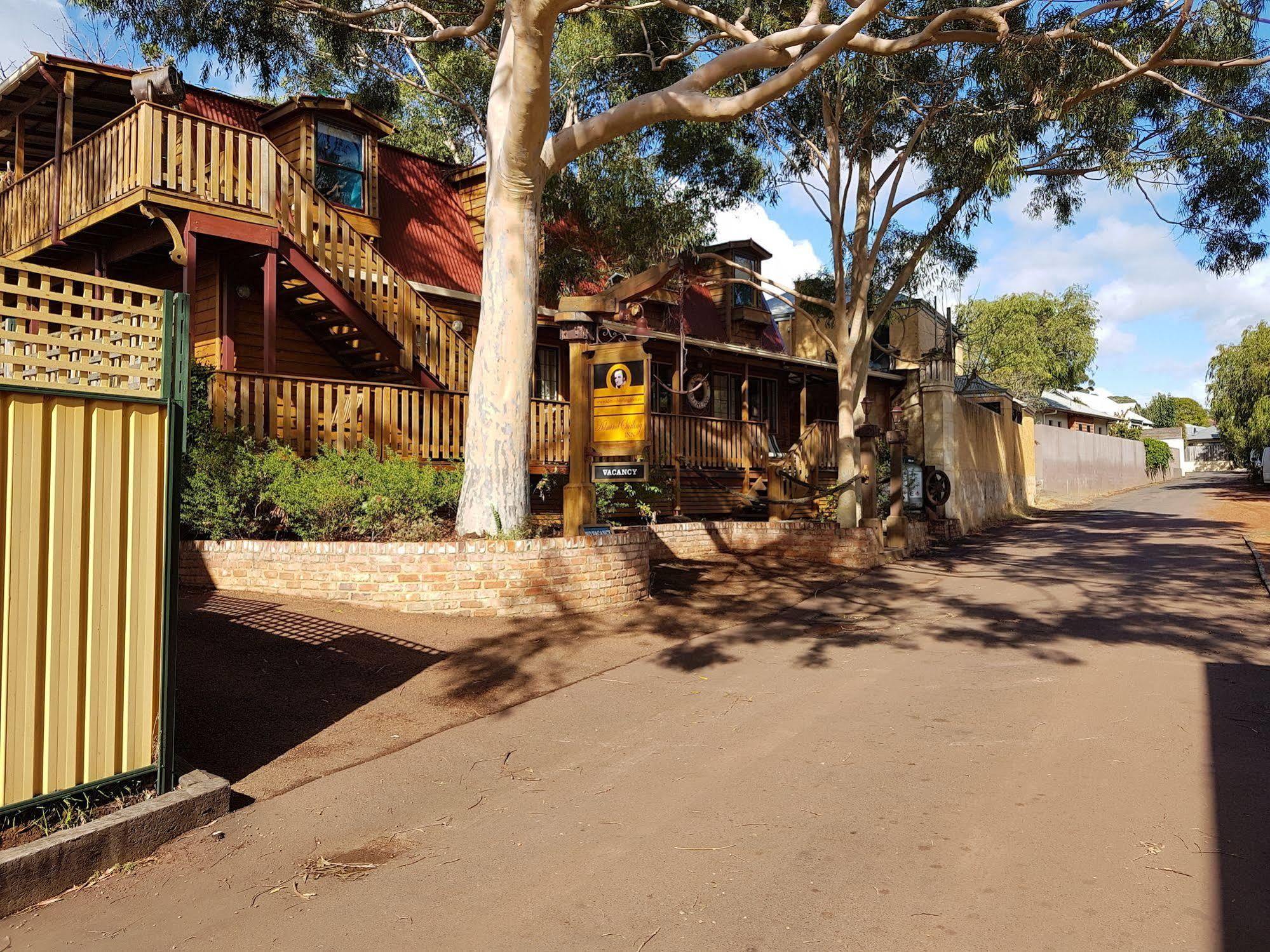 Admiral Stirling Motel
